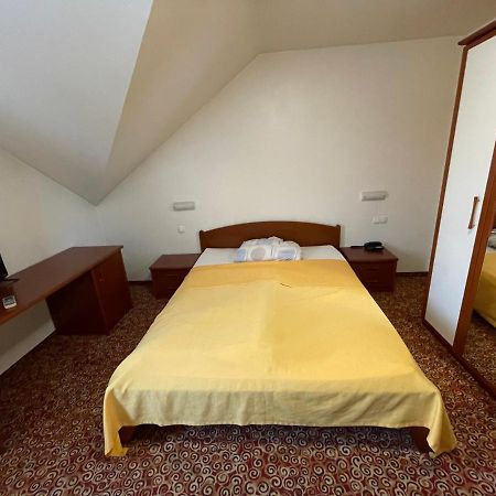 Gostisce Senica Hotel Senovo Bagian luar foto