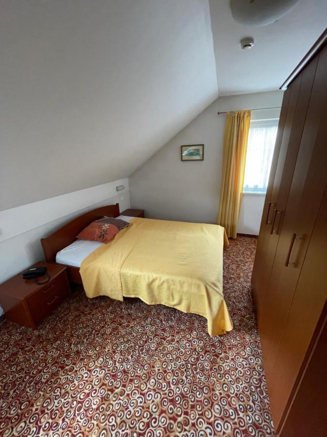 Gostisce Senica Hotel Senovo Bagian luar foto