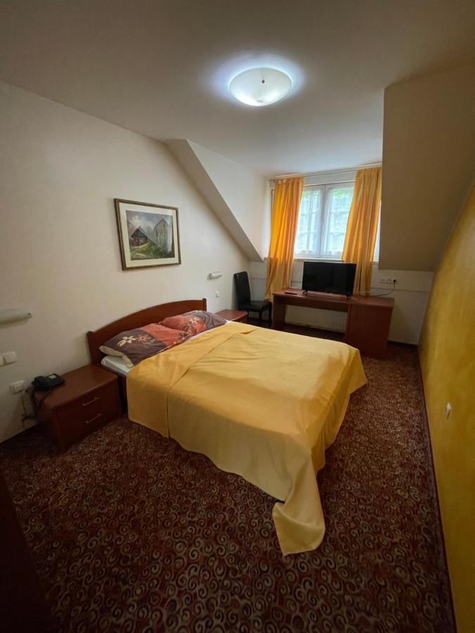 Gostisce Senica Hotel Senovo Bagian luar foto