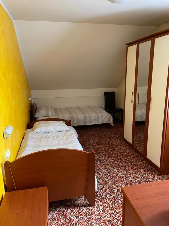 Gostisce Senica Hotel Senovo Bagian luar foto