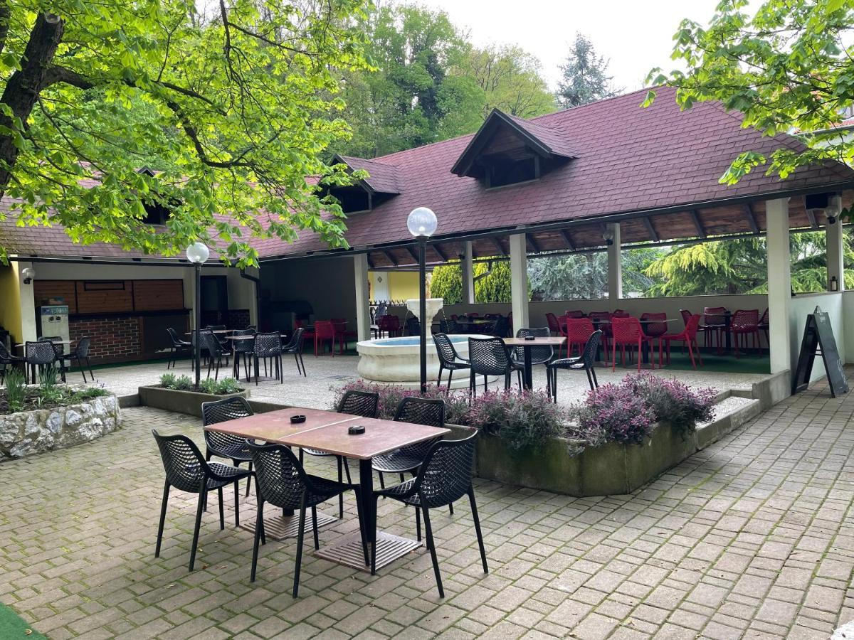 Gostisce Senica Hotel Senovo Bagian luar foto