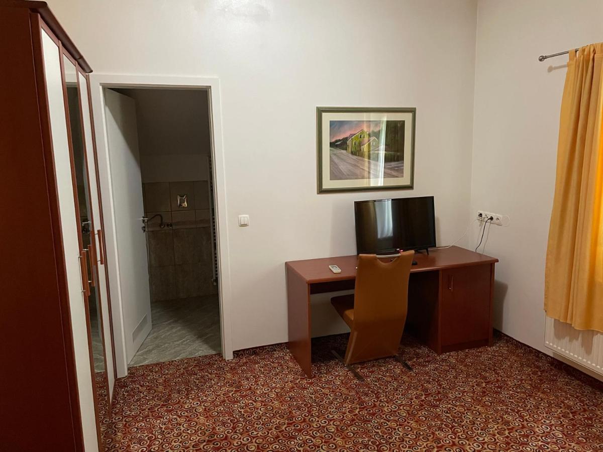 Gostisce Senica Hotel Senovo Bagian luar foto