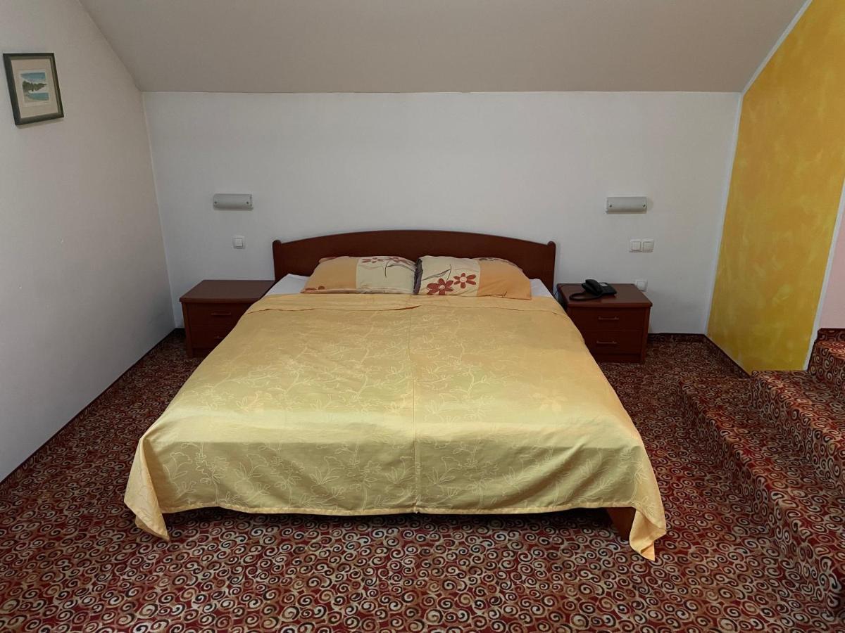 Gostisce Senica Hotel Senovo Bagian luar foto
