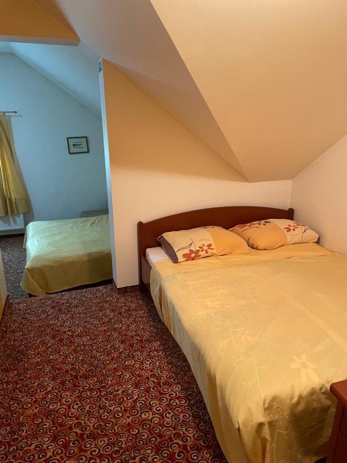 Gostisce Senica Hotel Senovo Bagian luar foto